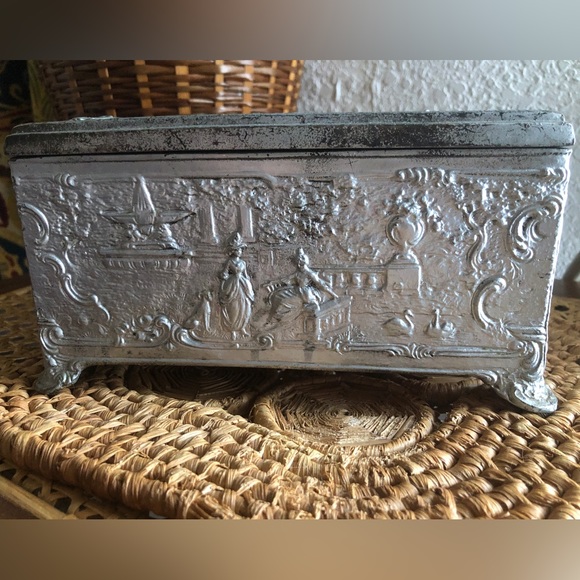 Ornate Silver-tone Heavy Cast Metal French Courtesan Scene Jewelry Box w/Velvet - Picture 3 of 16